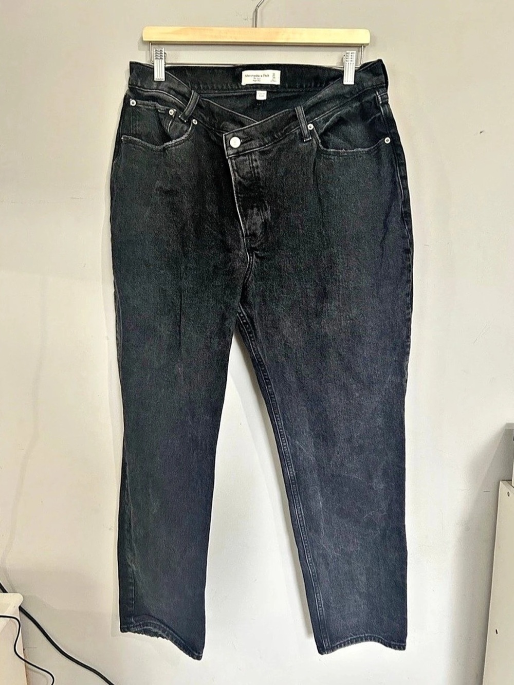 Abercrombie & Fitch Curve Love The Dad High Rise Crossover Jean Black Waist 32